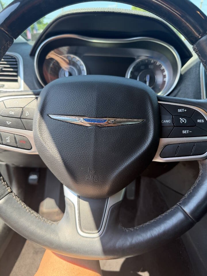 Used 2017 Chrysler 300 C RWD image 7