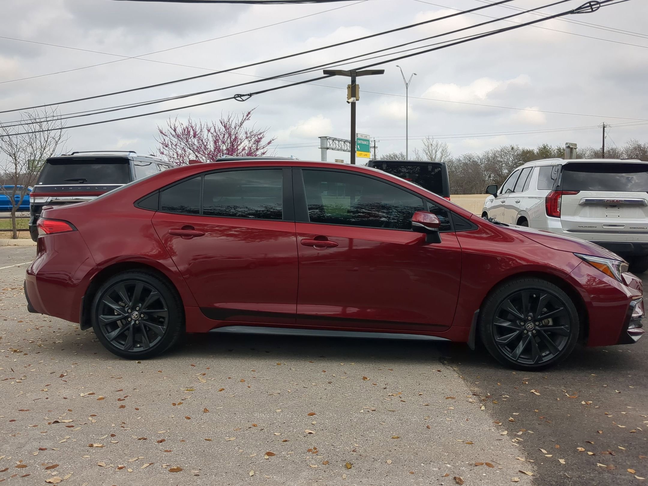 Used 2024 Toyota Corolla SE image 2
