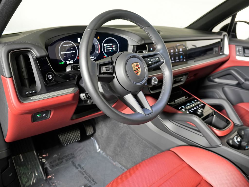 Certified 2024 Porsche Cayenne AWD/4WD image 4