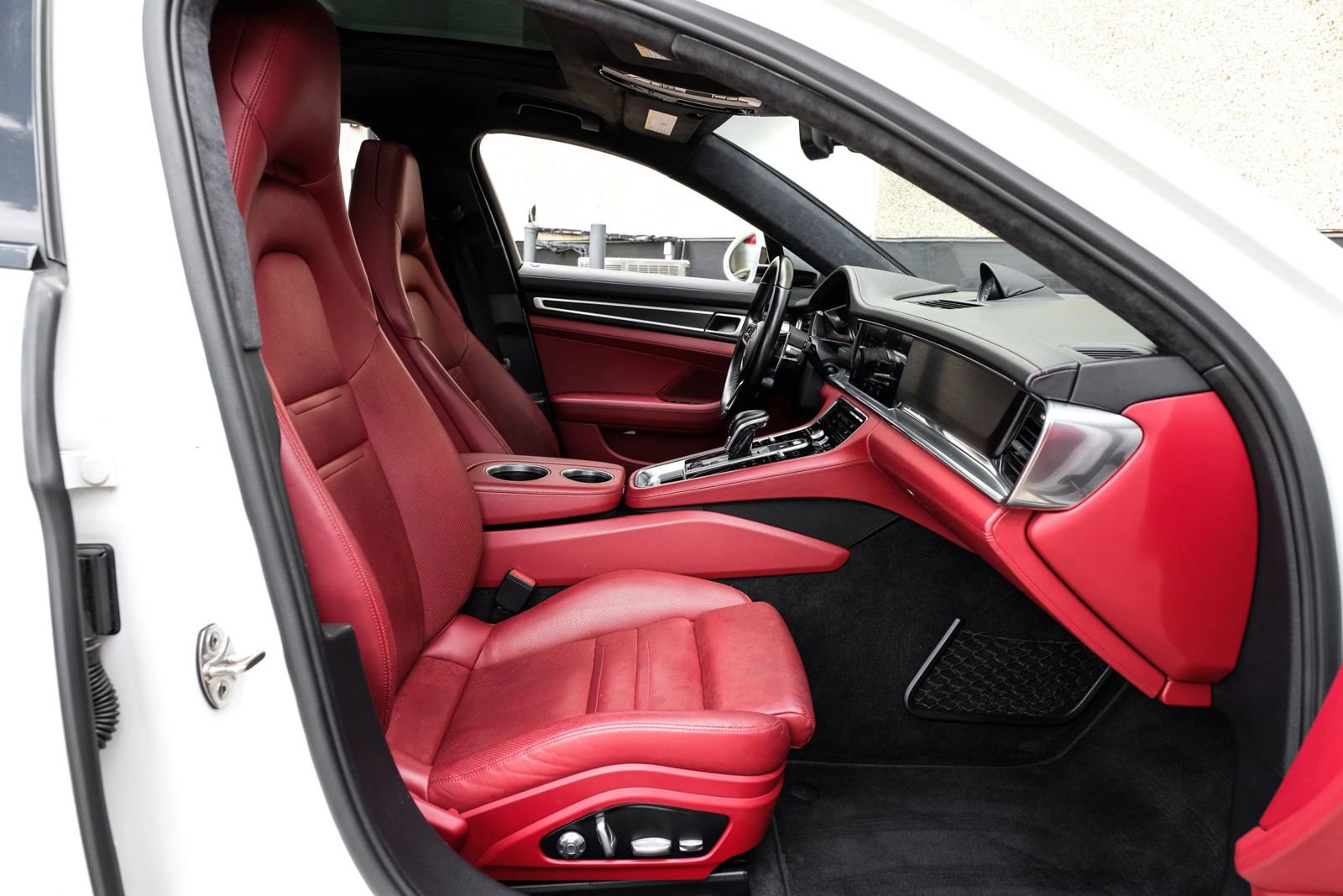 Used 2020 Porsche Panamera GTS AWD/4WD image 30