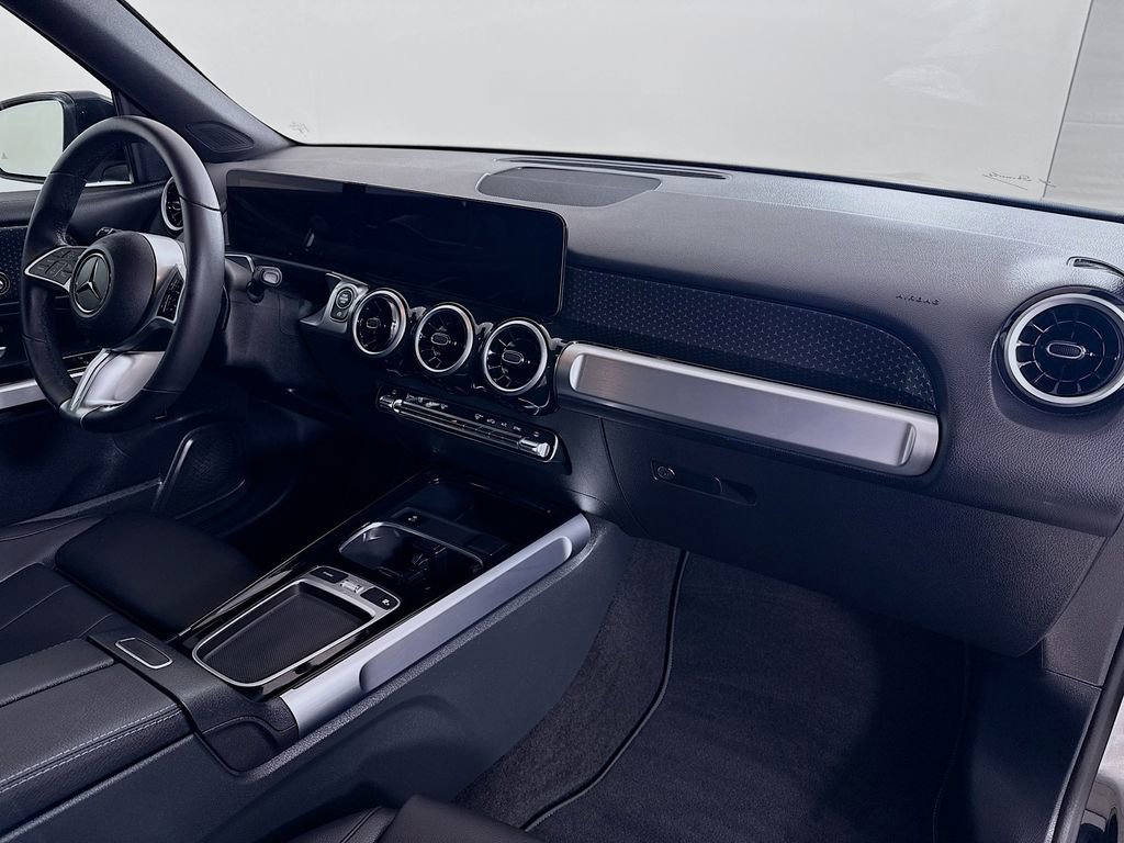 Used 2025 Mercedes-Benz GLB 250 image 27