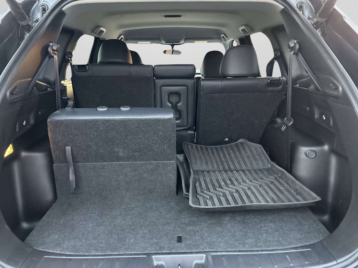 Used 2024 Mitsubishi Outlander SE image 13