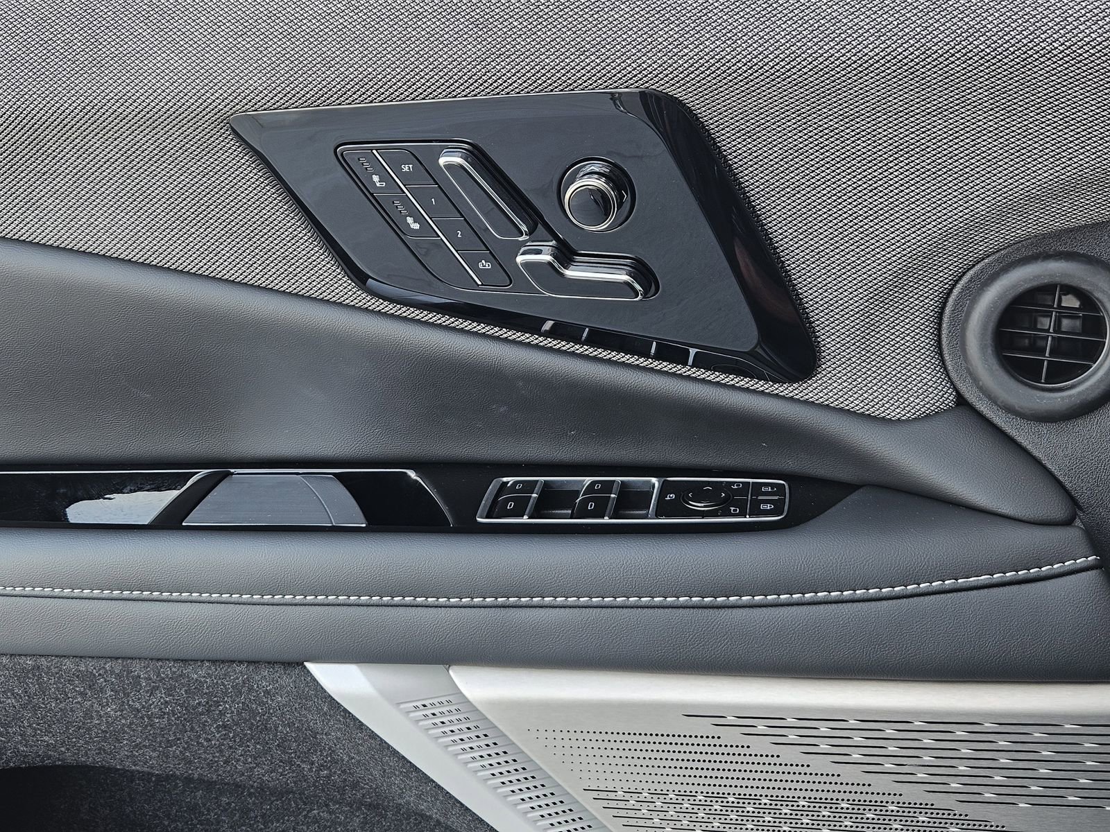 New 2026 Cadillac Optiq Luxury 1 image 22