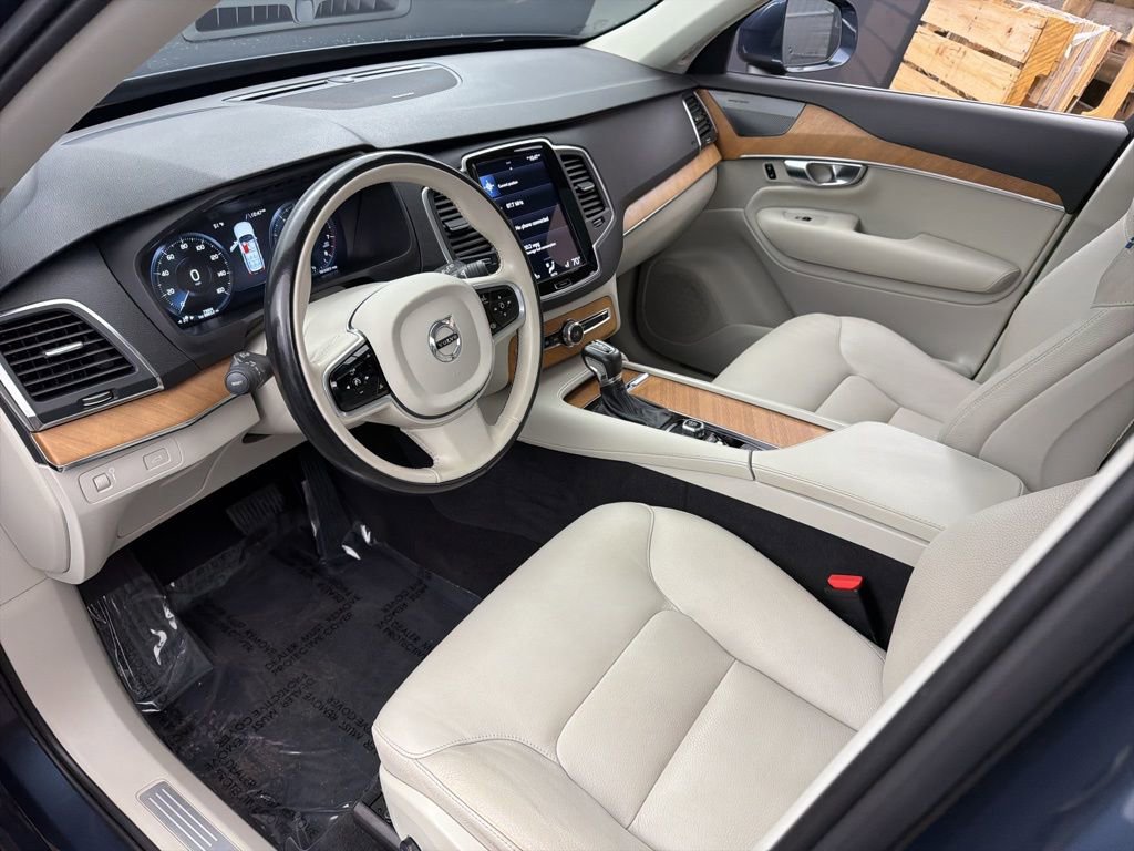 Used 2021 Volvo XC90 T6 Momentum w/ Climate Package image 11