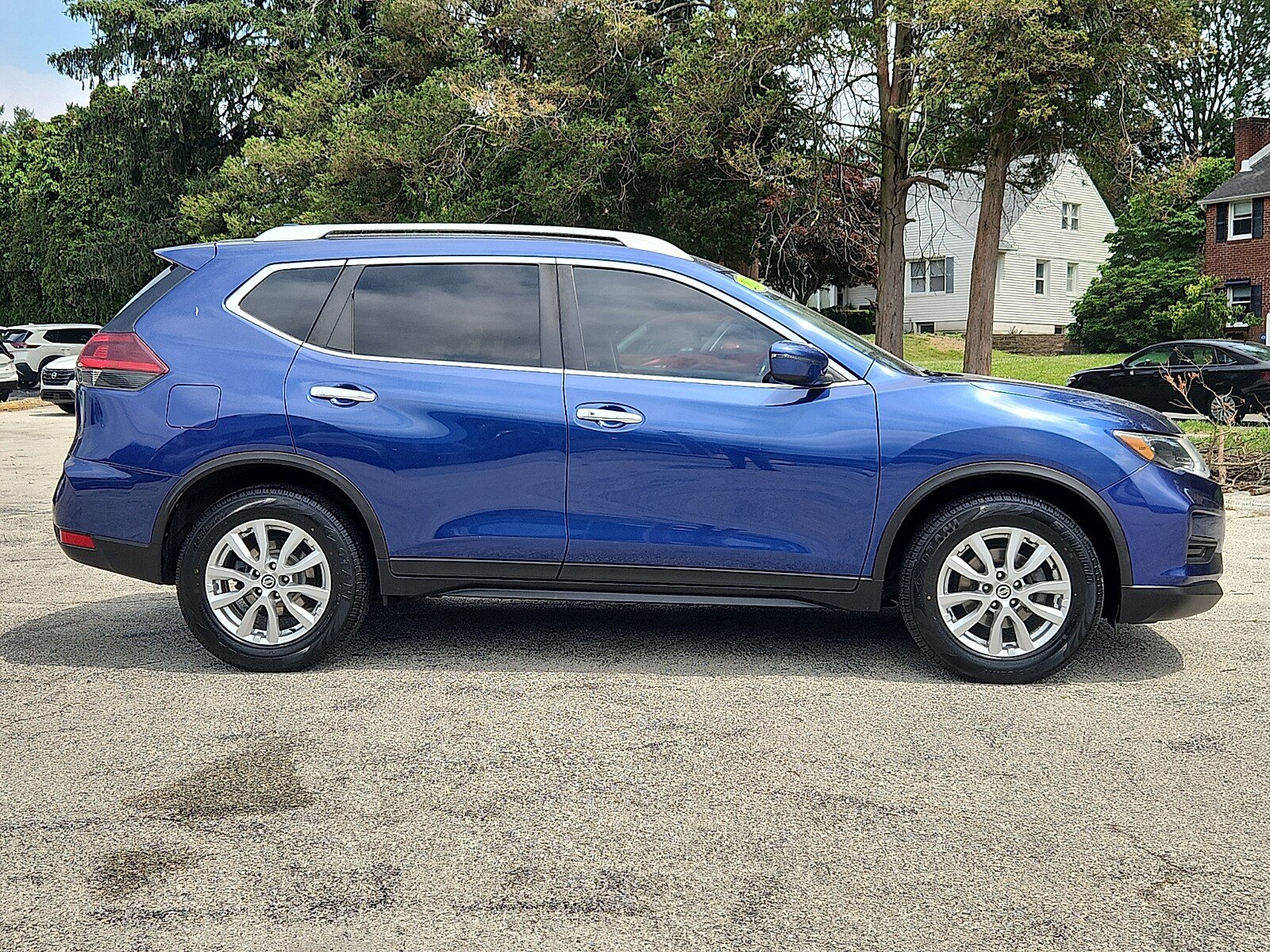 Used 2018 Nissan Rogue SV FWD image 7