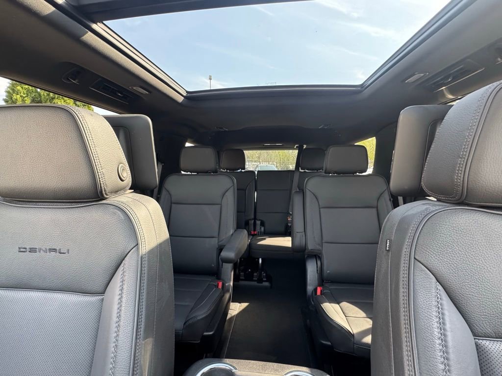 Used 2025 GMC Yukon Denali w/ Denali Reserve Package image 32