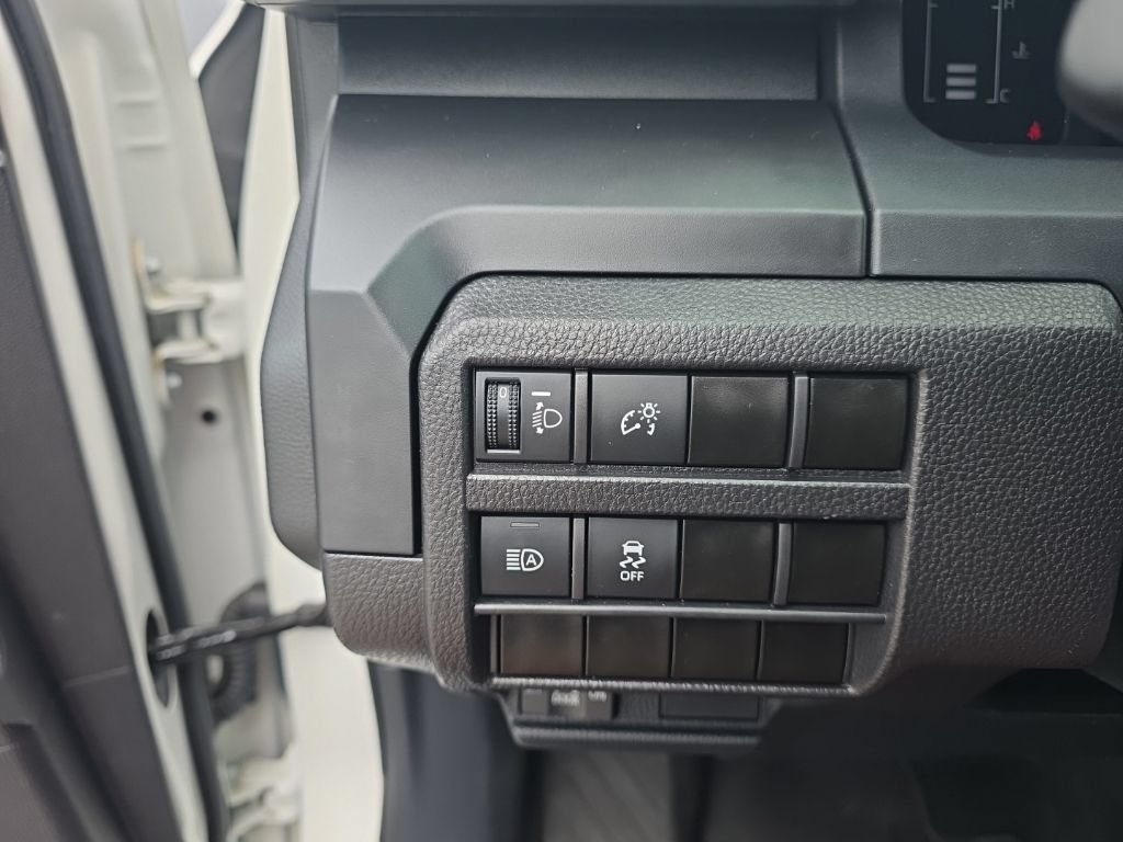 Certified 2024 Toyota Tacoma SR AWD/4WD image 16