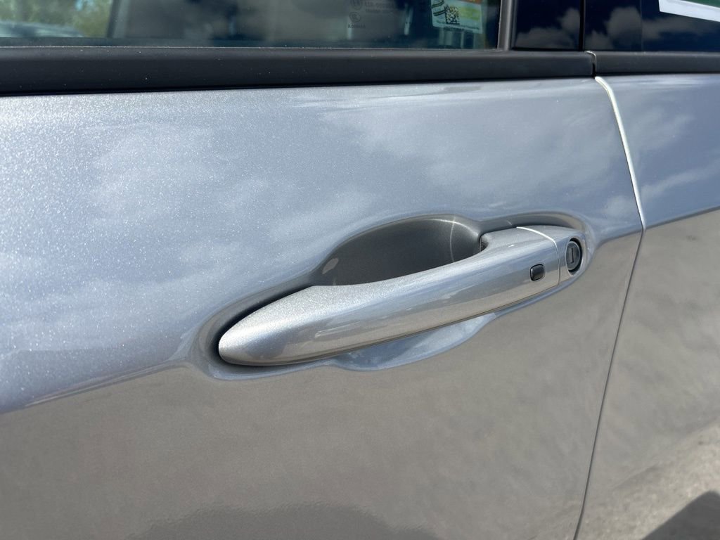 Used 2023 Jeep Compass Limited image 19