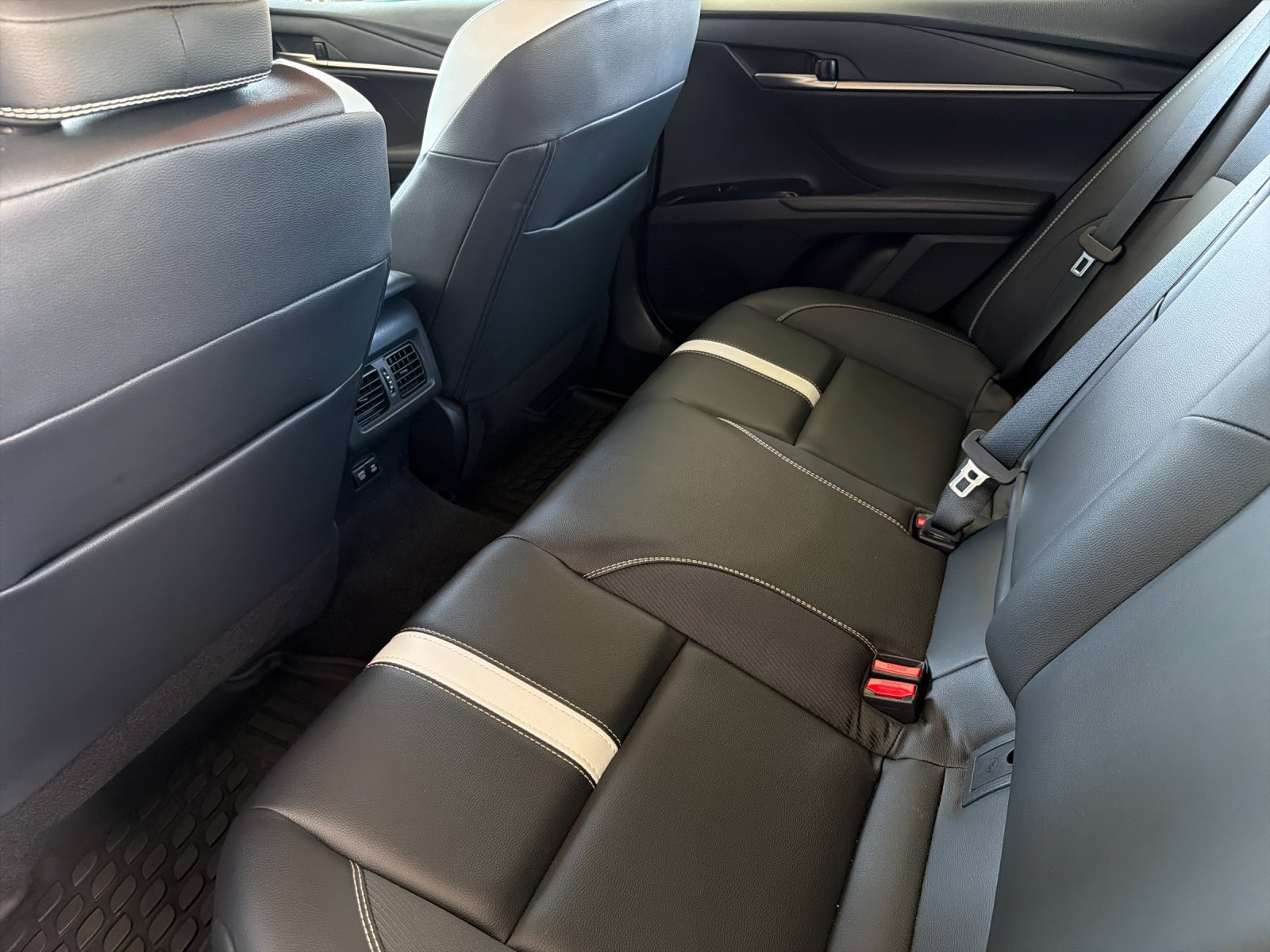 Used 2026 Toyota Camry SE FWD image 11