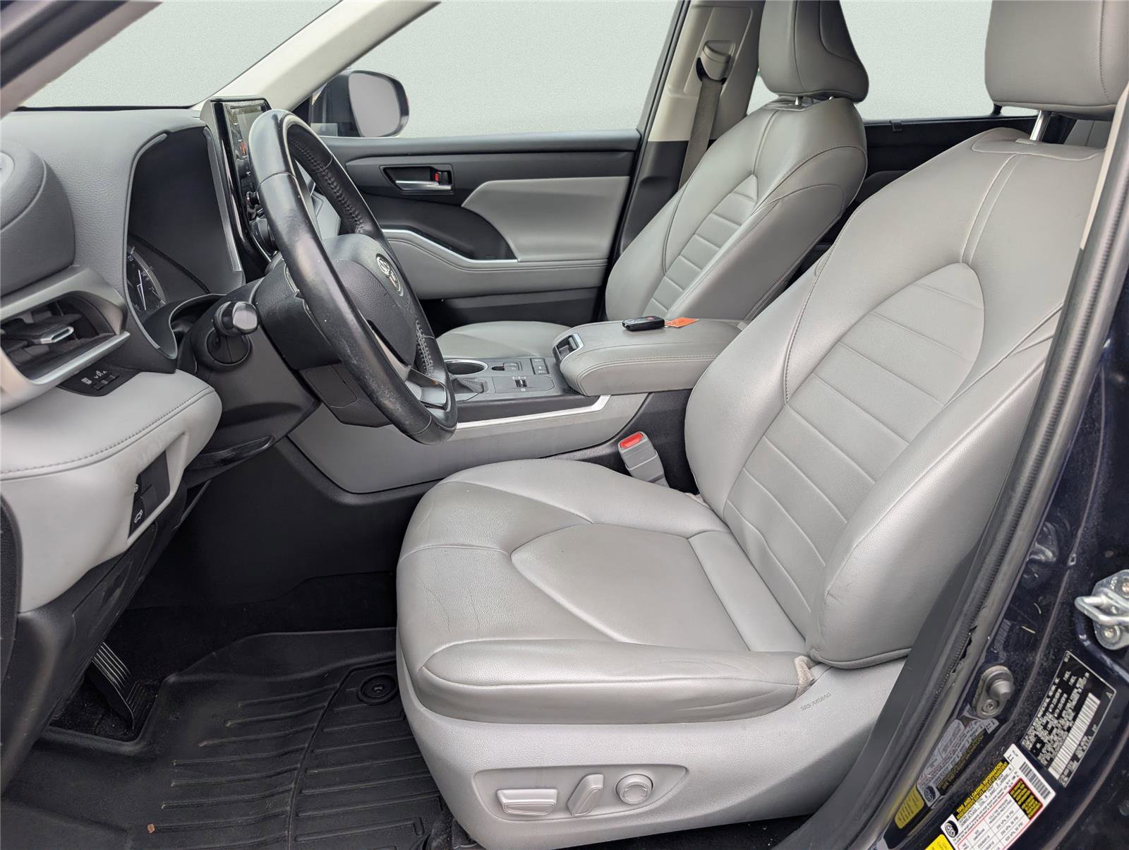 Used 2022 Toyota Highlander XLE image 9