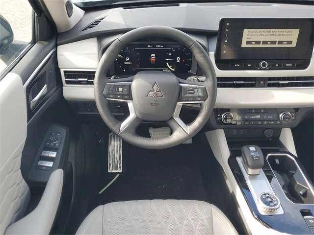 New 2025 Mitsubishi Outlander AWD image 17