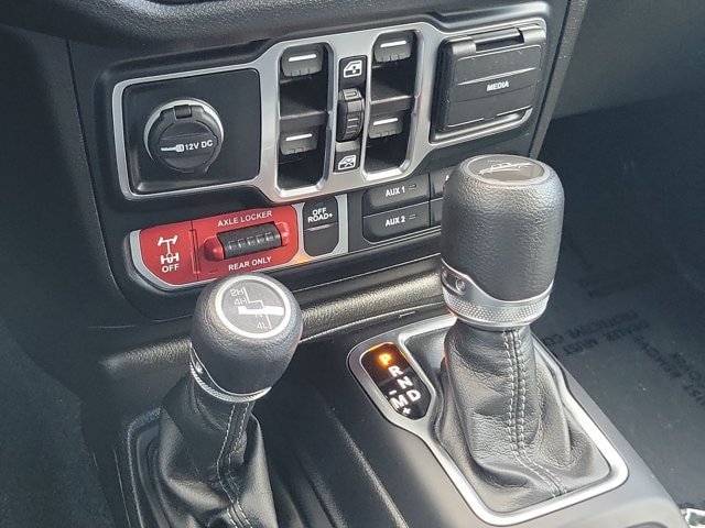 Used 2024 Jeep Gladiator Mojave AWD/4WD image 28