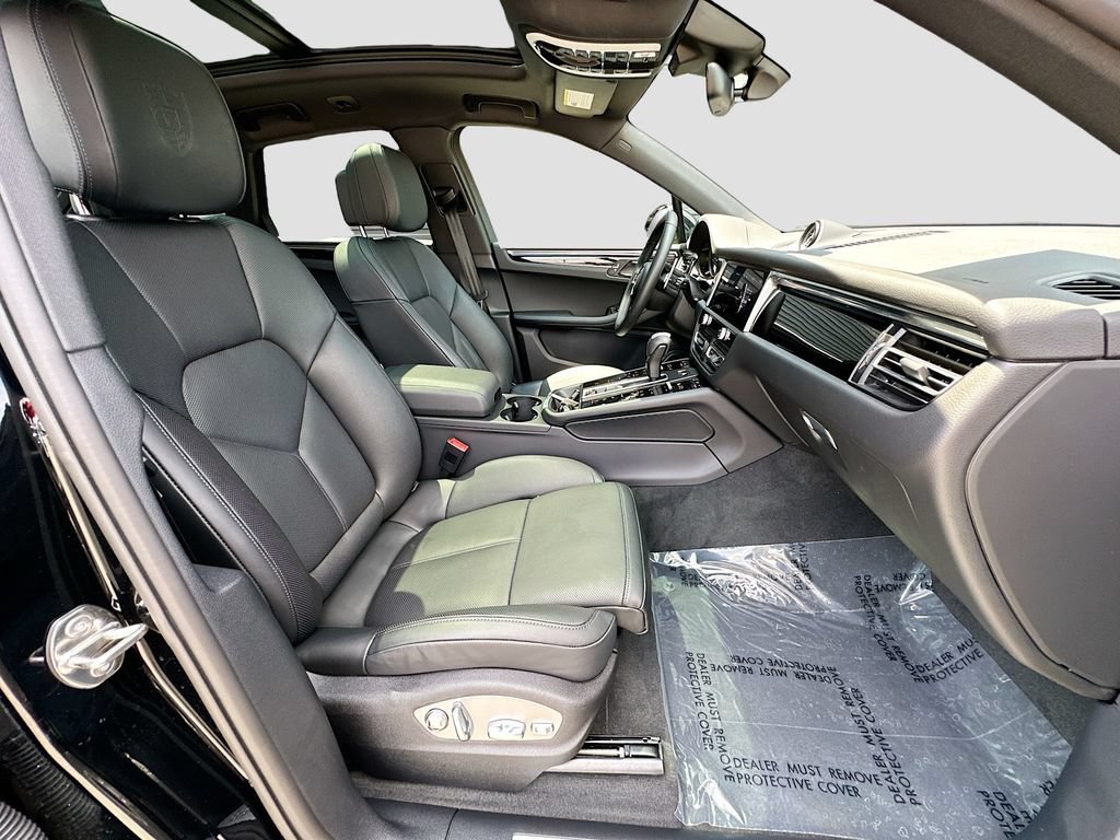 Certified 2025 Porsche Macan S AWD/4WD image 30