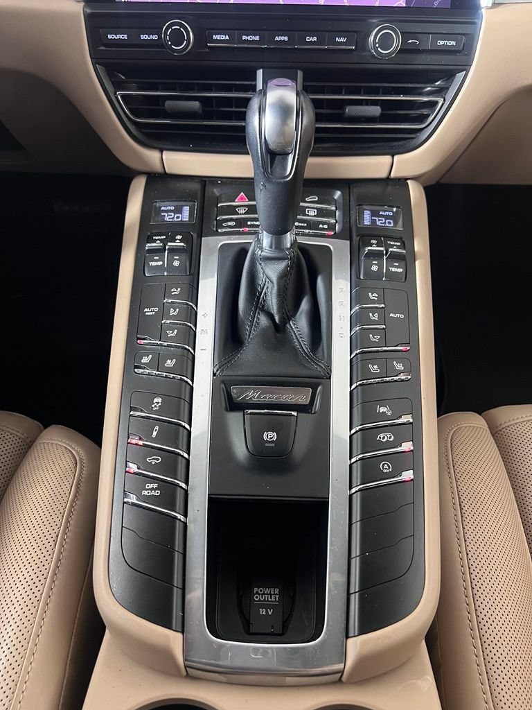 Certified 2020 Porsche Macan Turbo AWD/4WD image 36