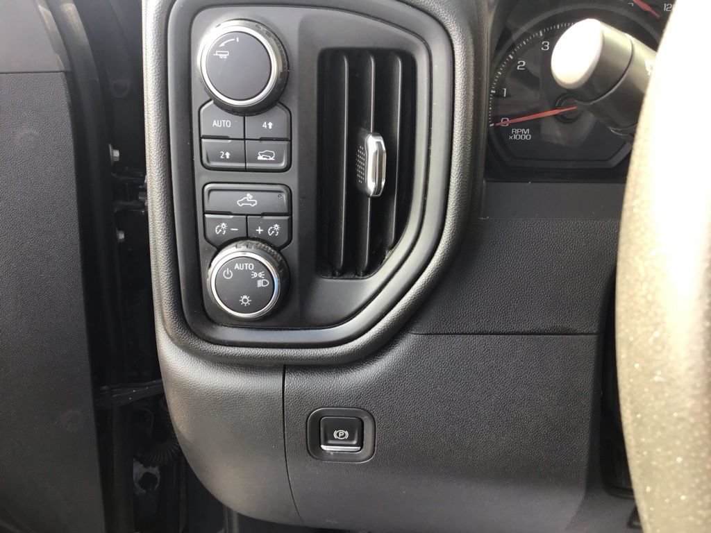Used 2020 Chevrolet Silverado 1500 Custom w/ Custom Value Package AWD/4WD image 15