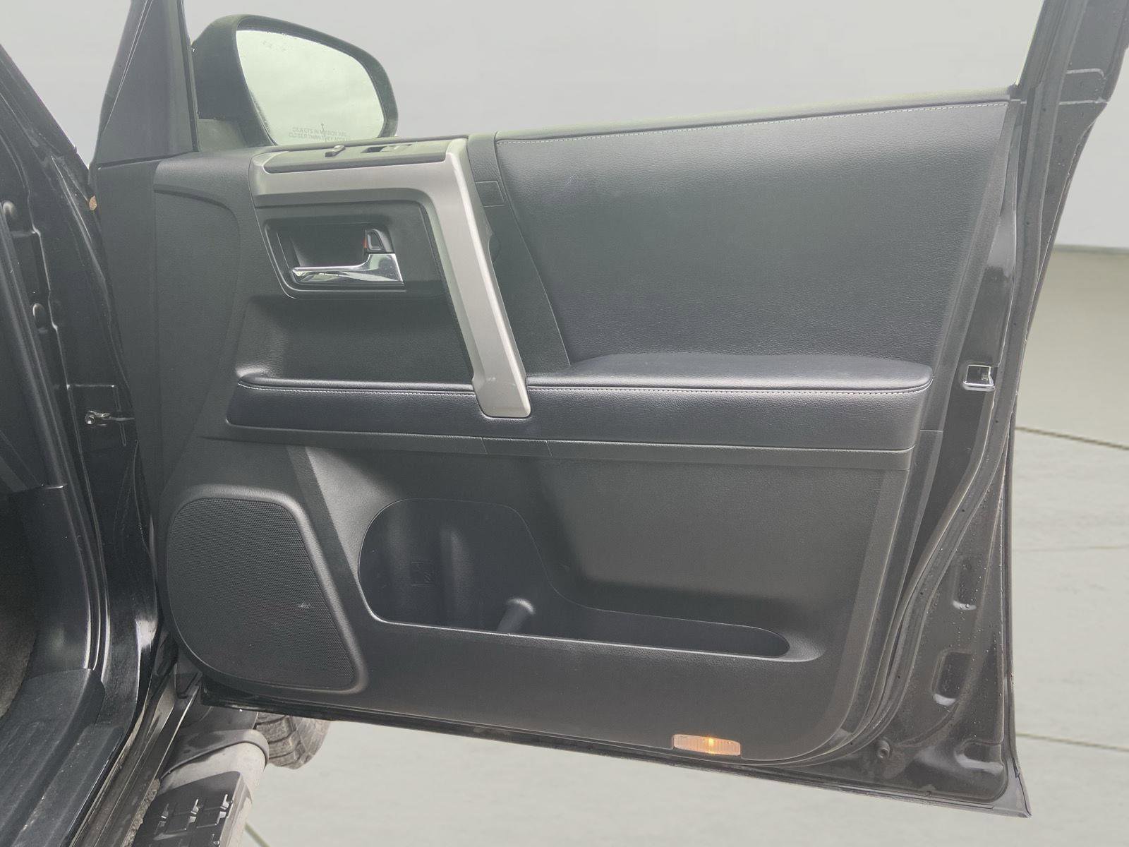 Used 2018 Toyota 4Runner SR5 Premium AWD/4WD image 18