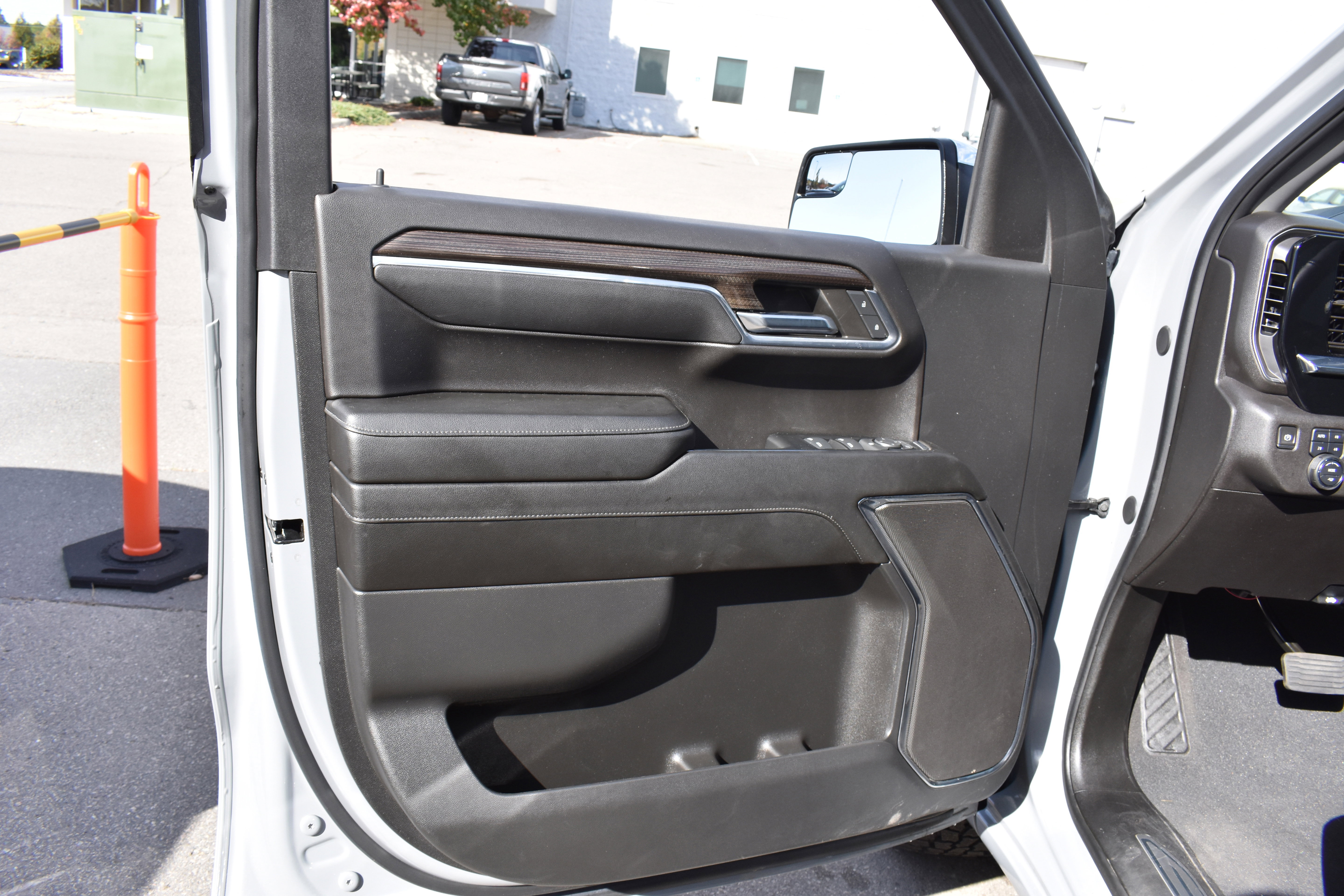 Used 2024 Chevrolet Silverado 1500 LT w/ Z71 Off-Road Package image 25