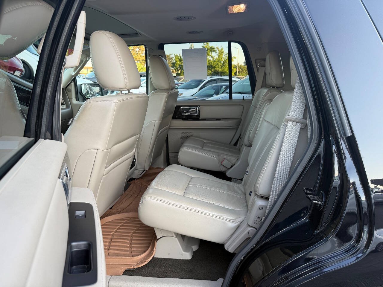 Used 2016 Lincoln Navigator Select AWD/4WD image 12