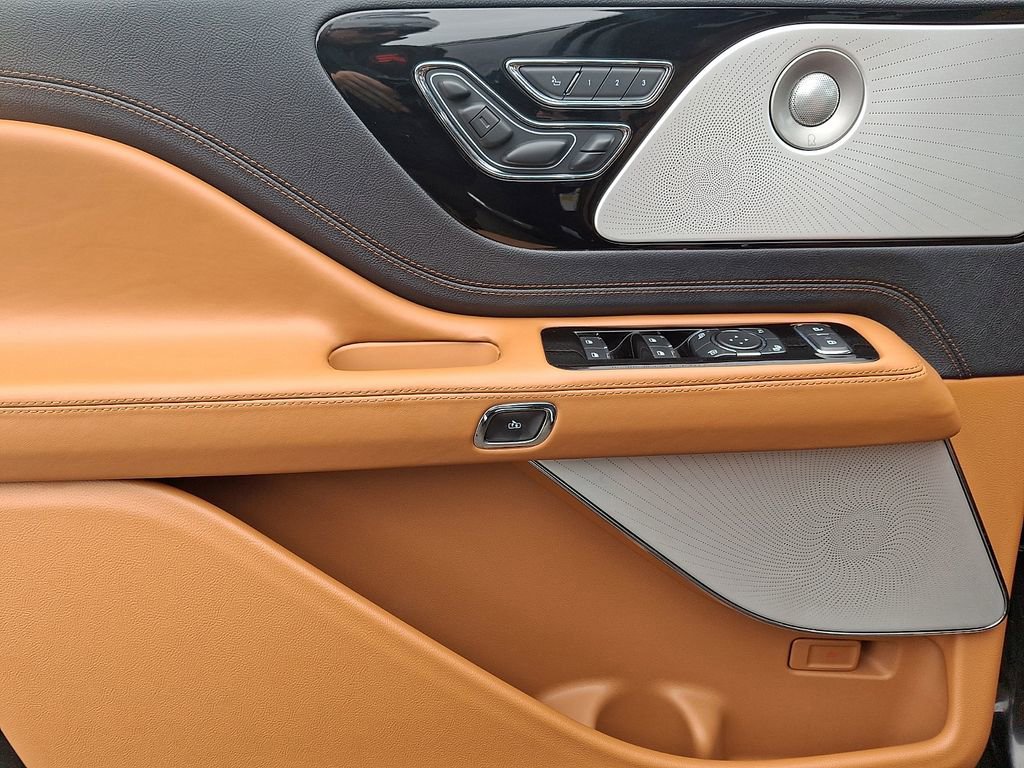 Used 2020 Lincoln Aviator Black Label w/ Dynamic Handling Package image 12