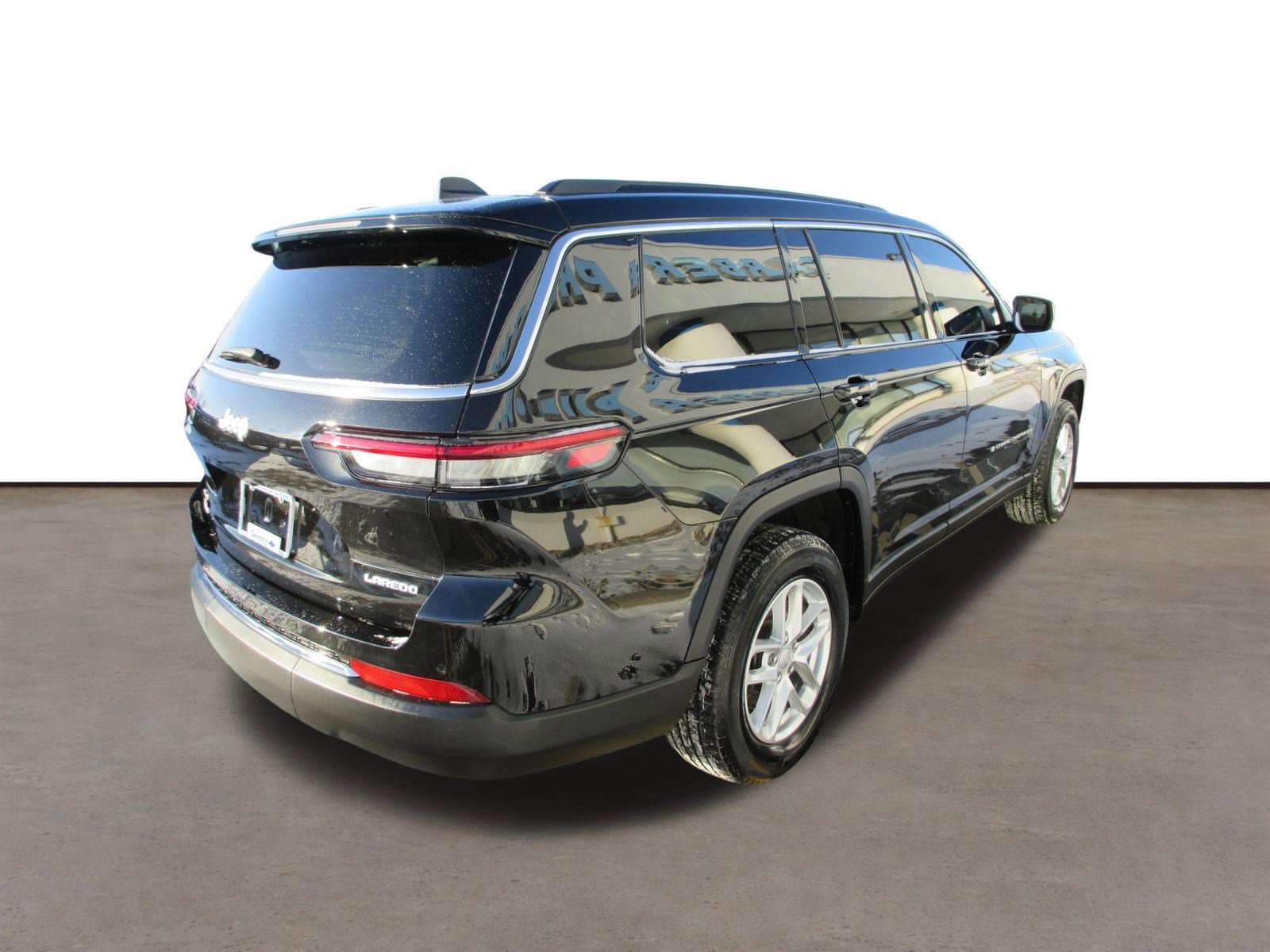 Used 2025 Jeep Grand Cherokee L Laredo w/ Luxury Tech Group I image 5