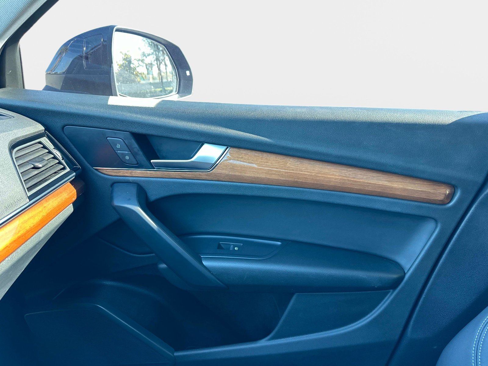 Used 2023 Audi Q5 2.0T Premium w/ Convenience Package image 24