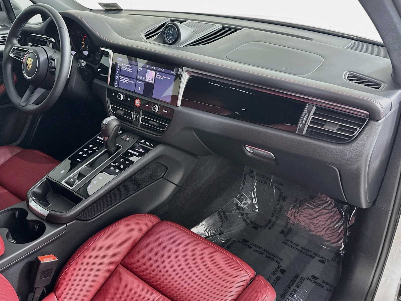 Certified 2026 Porsche Macan AWD/4WD image 30