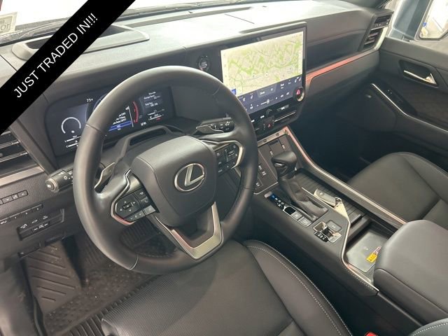 Used 2025 Lexus GX 550 w/ Accessory Package (2T) image 11