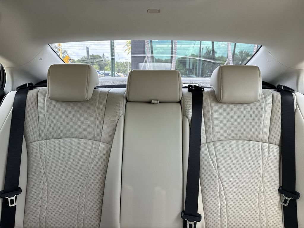 Used 2024 Lexus ES 300h Ultra Luxury w/ Accessory Package (Z2) FWD image 18
