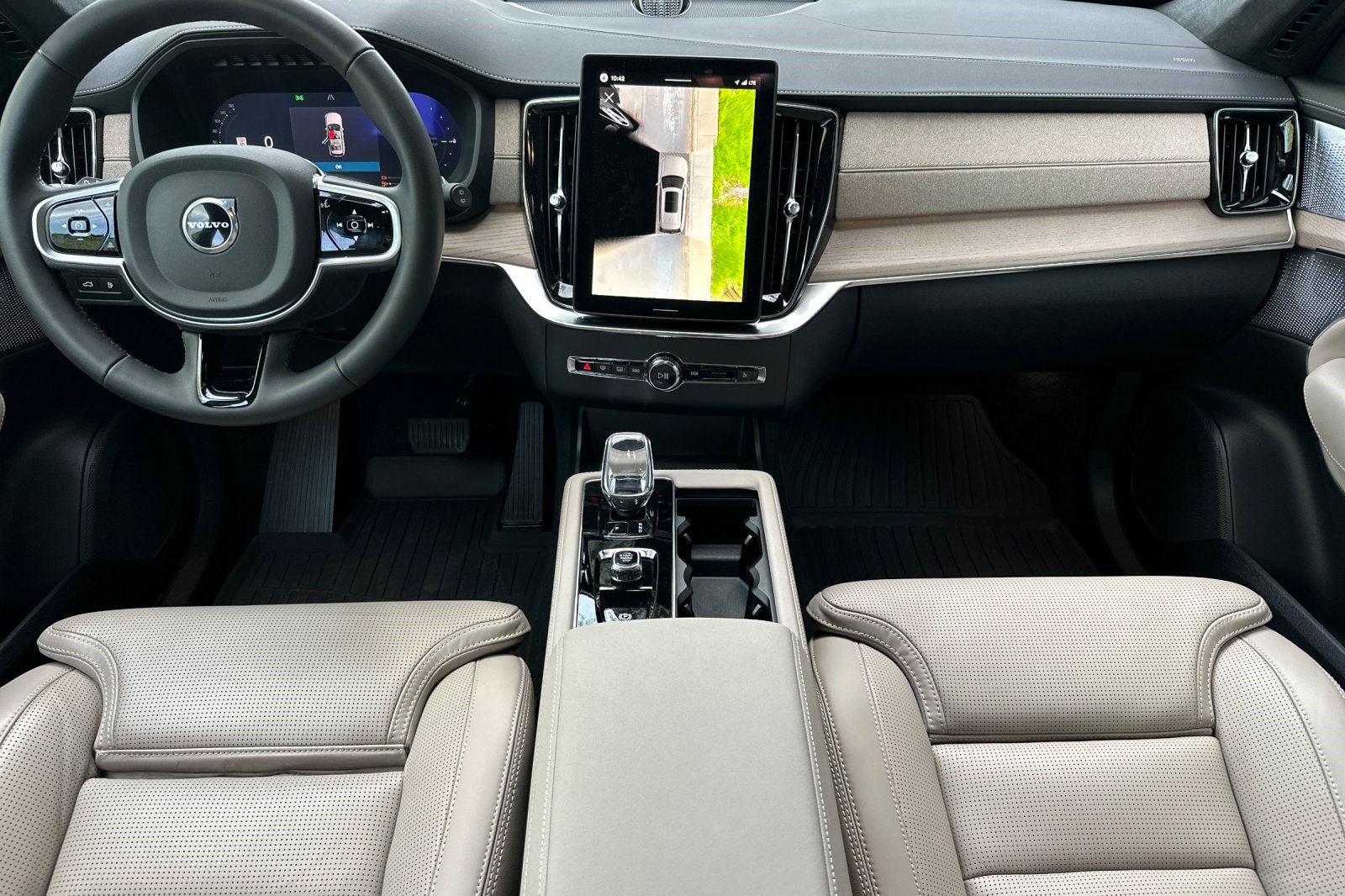 Used 2026 Volvo XC90 T8 Ultra w/ Lounge Package image 17