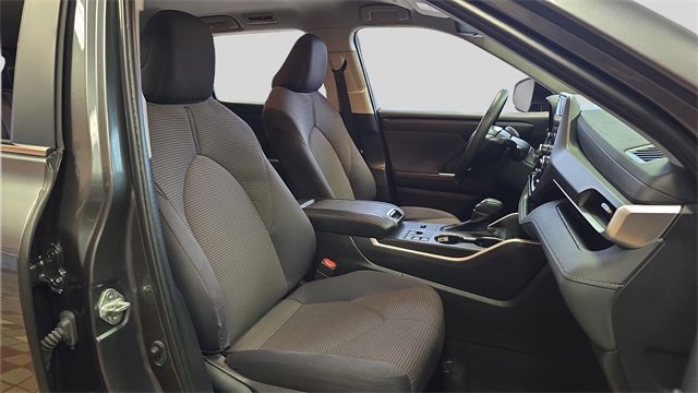 Used 2023 Toyota Highlander L image 12