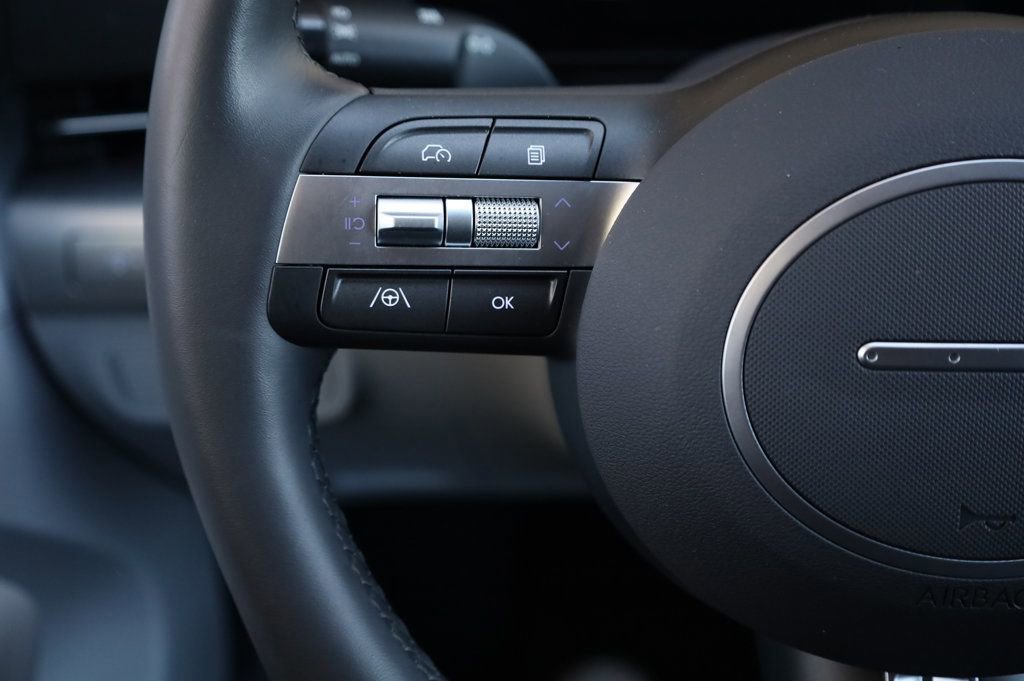 Used 2025 Hyundai Kona SEL image 27