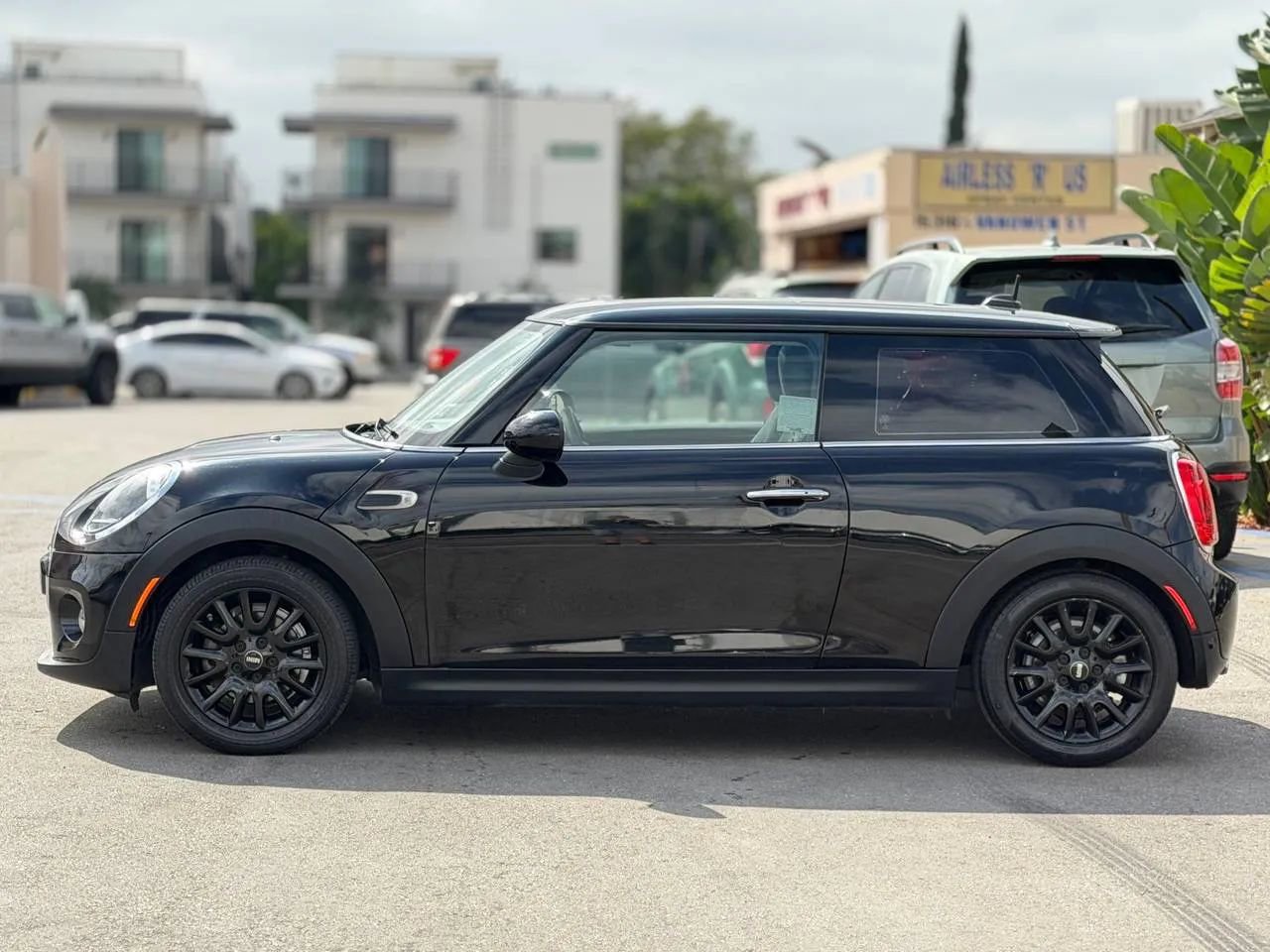 Used 2019 MINI Cooper 2-Door Hardtop image 11
