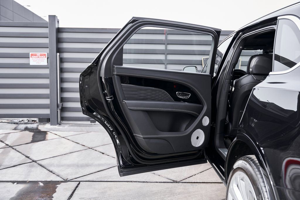 Used 2023 Bentley Bentayga Extended Wheelbase AWD/4WD image 27