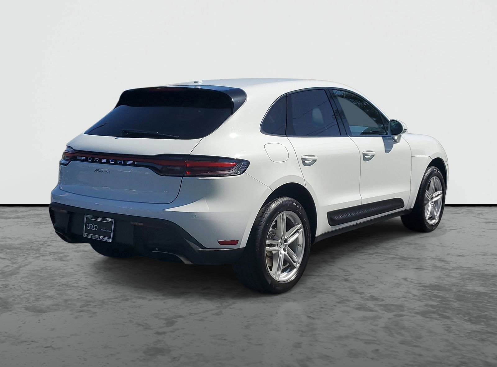 Used 2022 Porsche Macan AWD/4WD image 4
