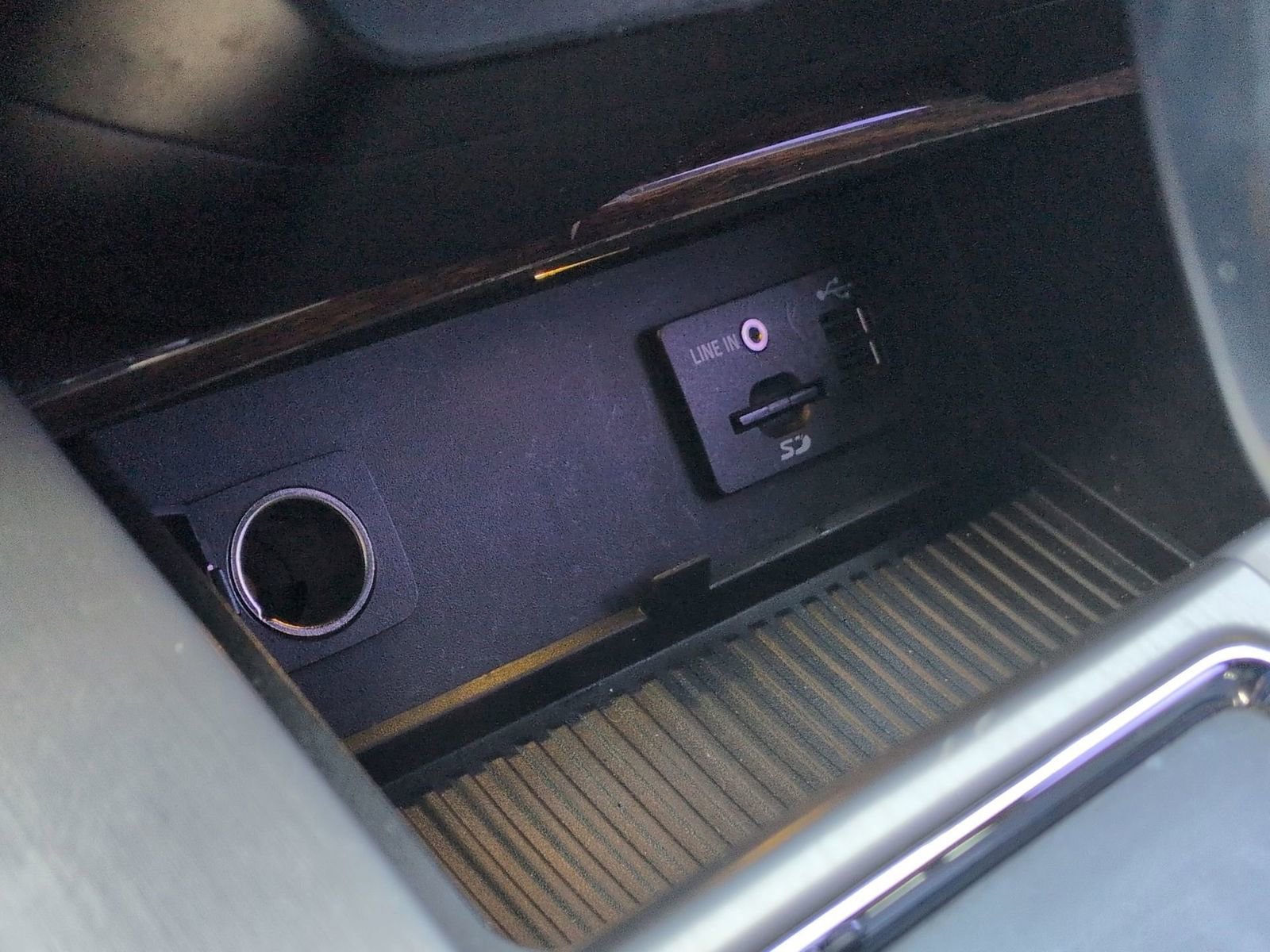 Used 2015 Ford F150 Platinum w/ Equipment Group 701A Luxury image 39