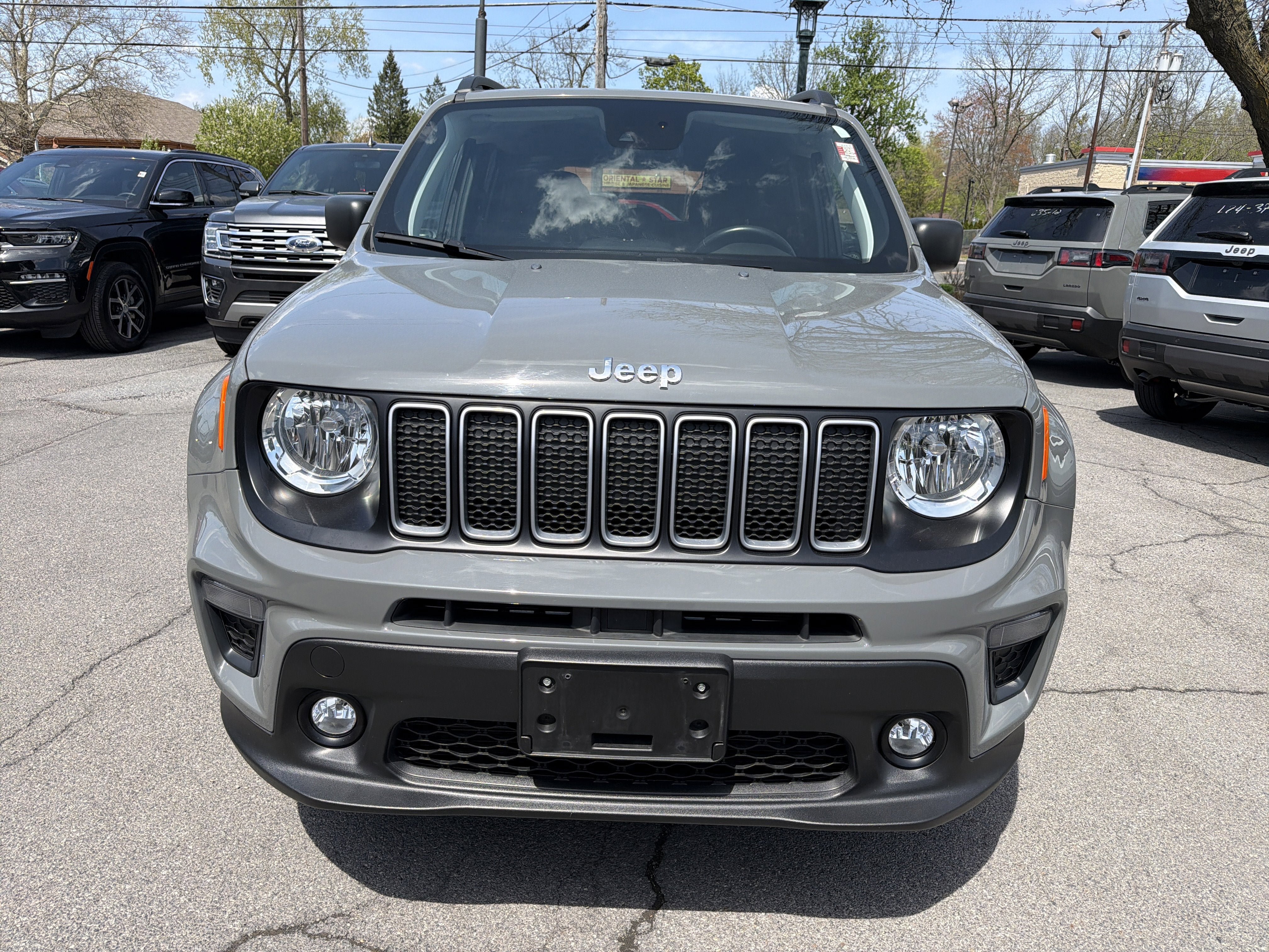 Used 2022 Jeep Renegade Latitude w/ Convenience Group AWD/4WD image 3