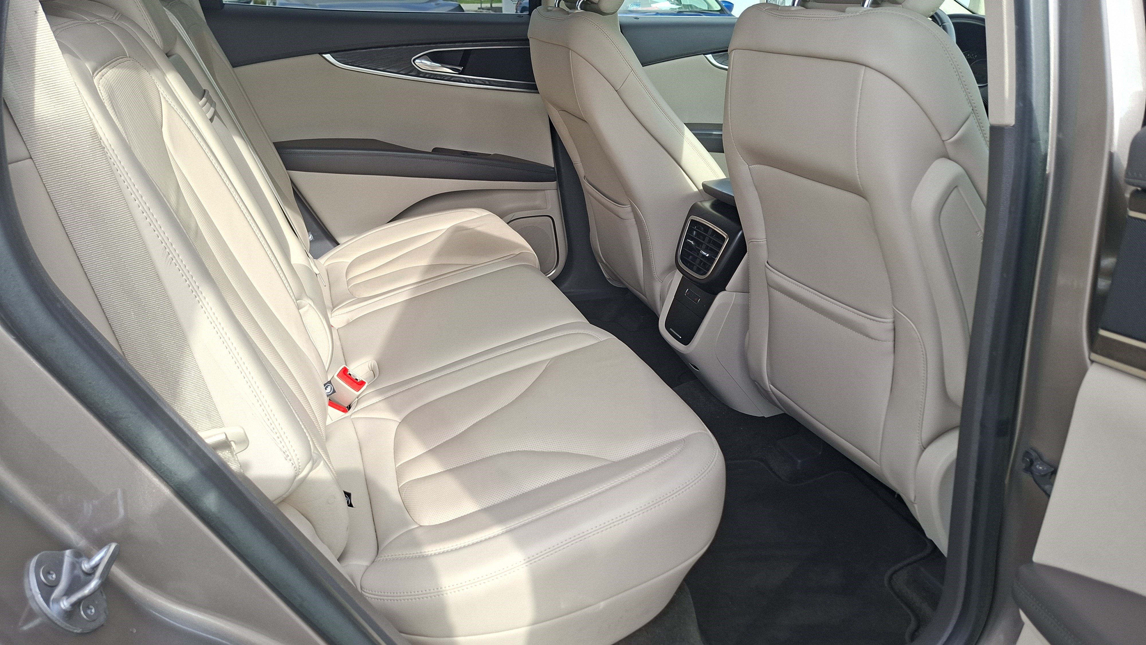 Used 2018 Lincoln MKX Reserve w/ Driver Assistance Package FWD image 21