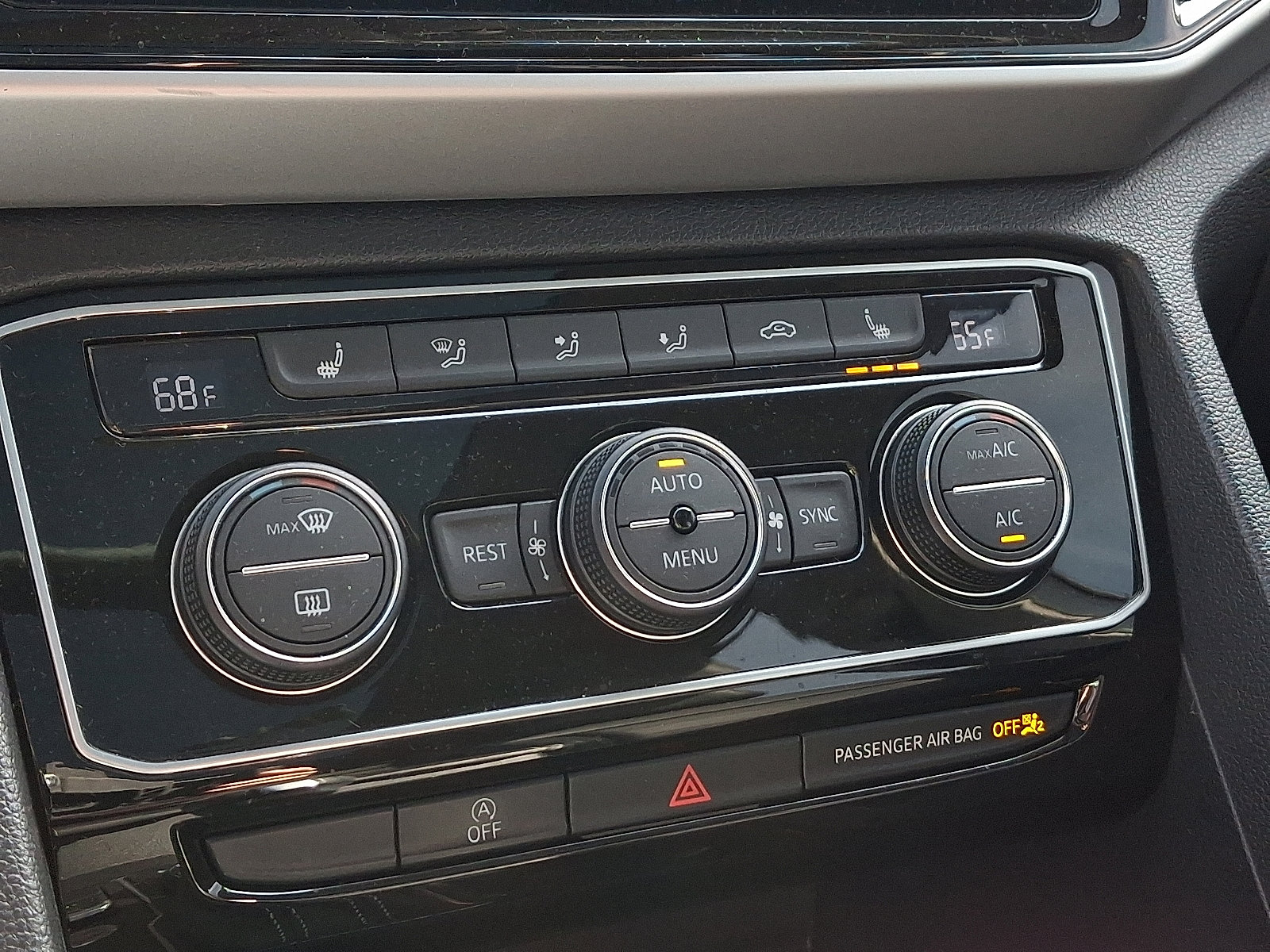 Used 2023 Volkswagen Atlas SE w/ Panoramic Sunroof Package image 16