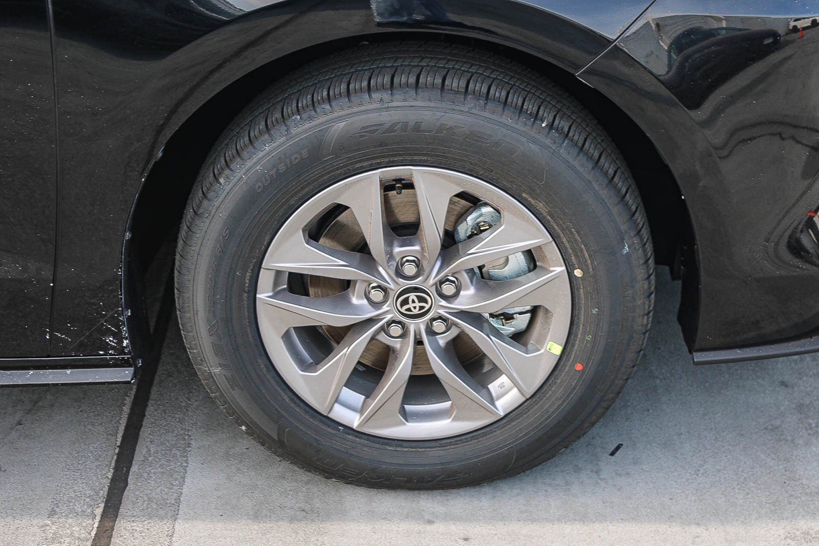 New 2026 Toyota Sienna XLE FWD image 11