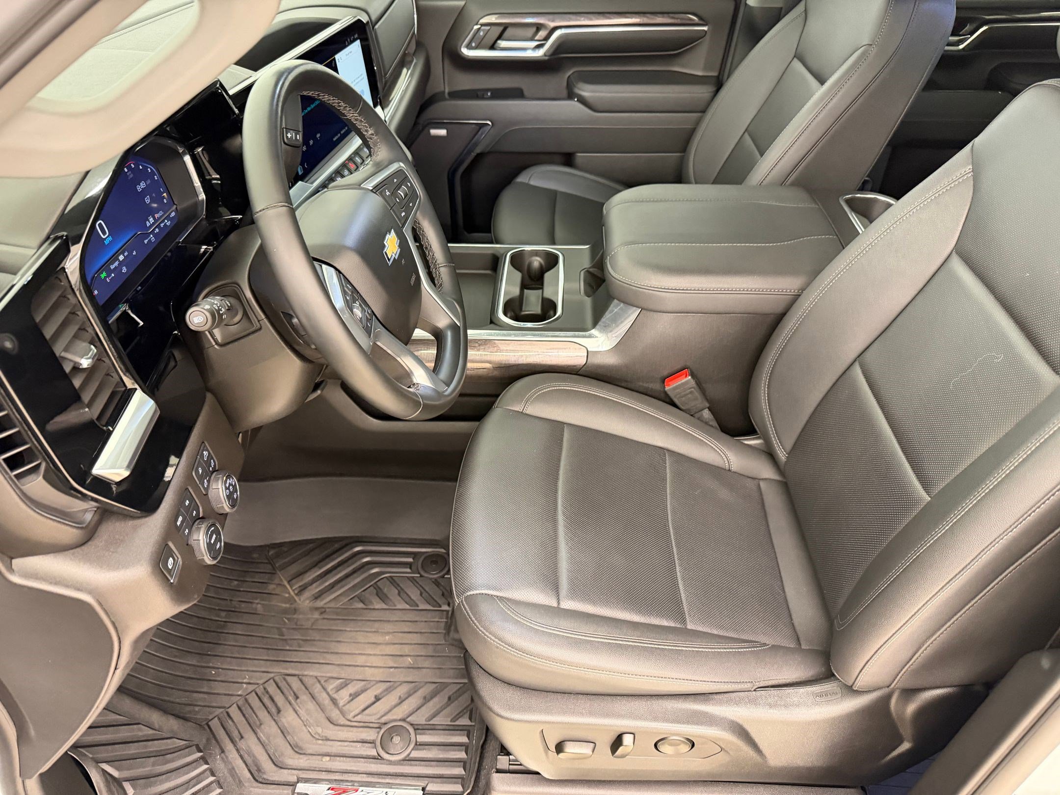 Used 2024 Chevrolet Silverado 2500 LTZ w/ LTZ Plus Package image 23