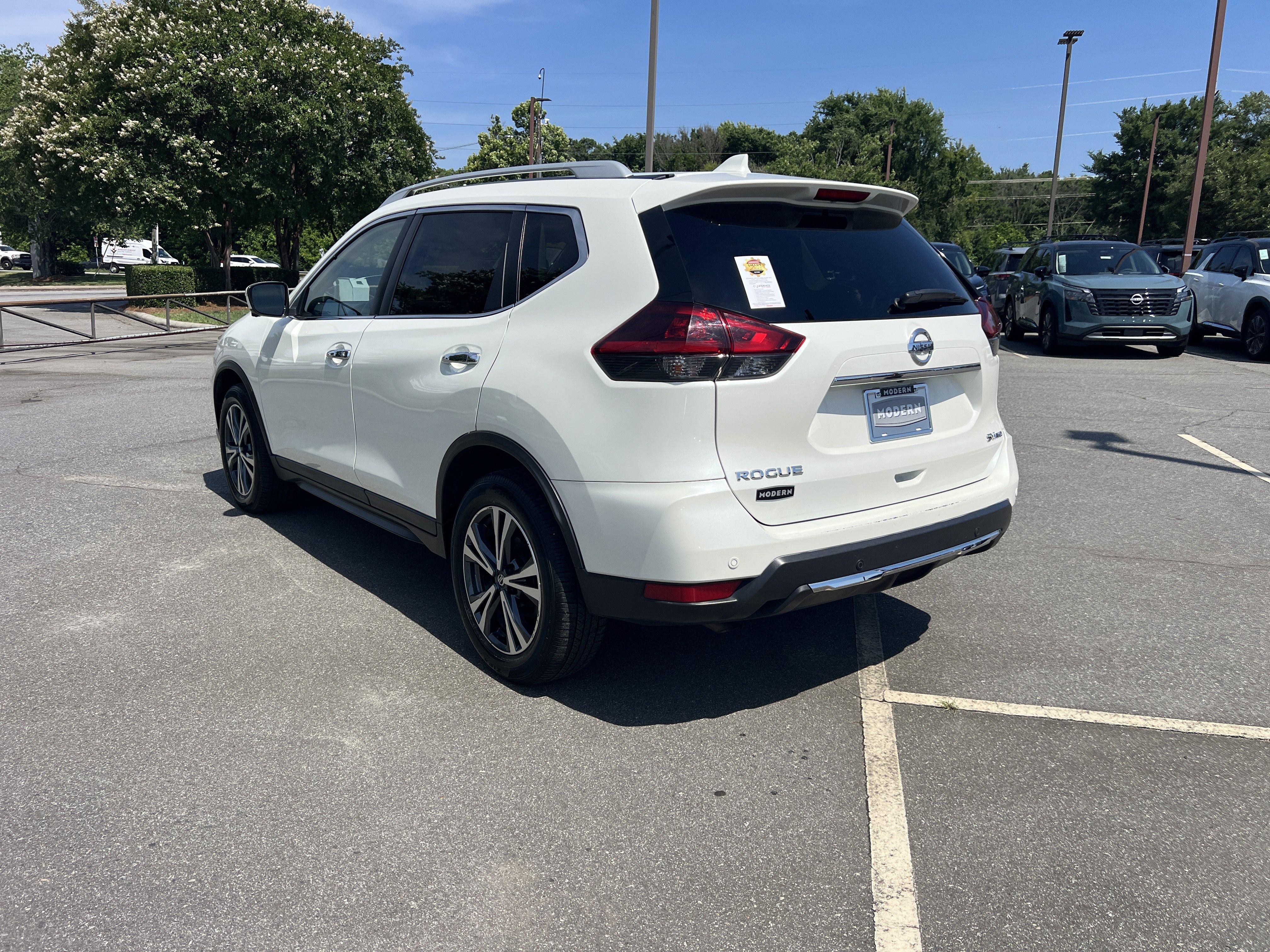Used 2019 Nissan Rogue SV w/ Premium Package AWD/4WD image 7