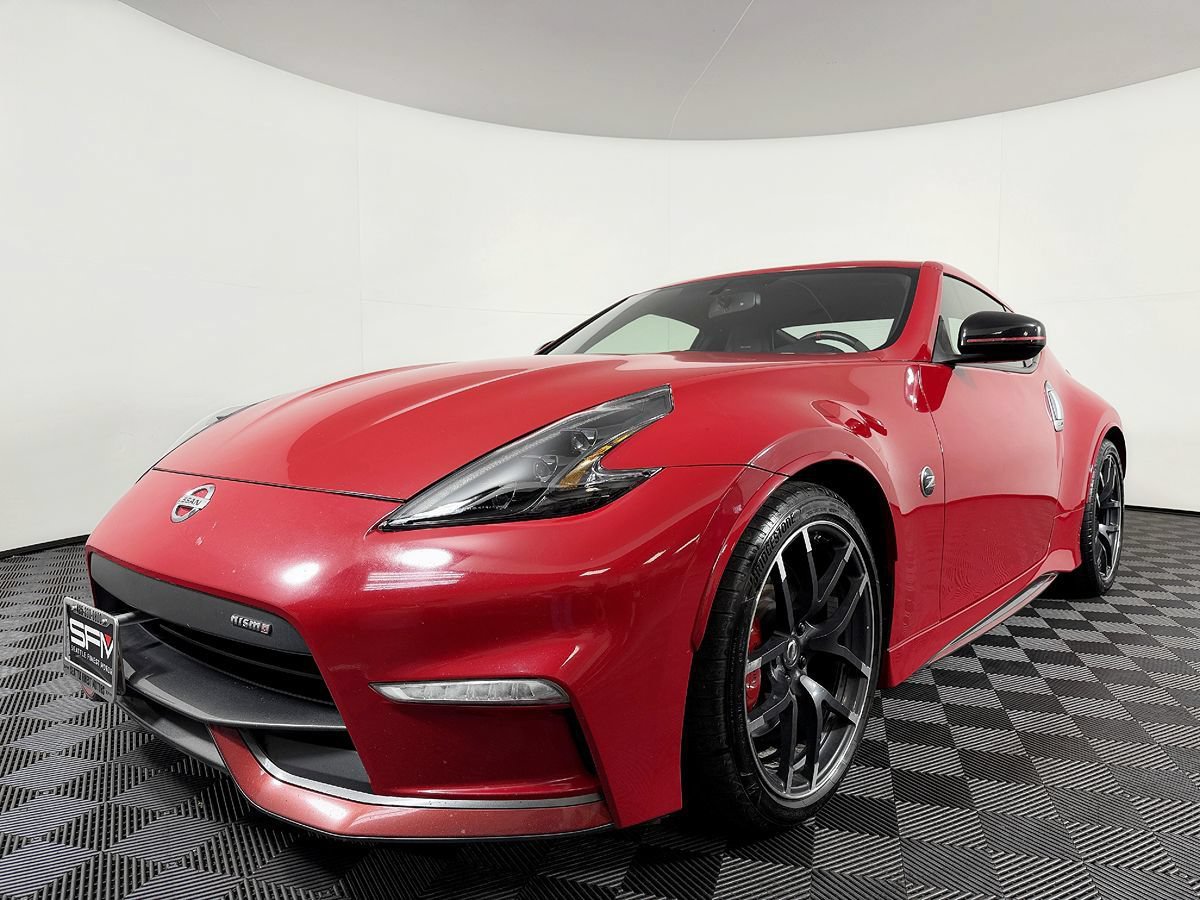 Used 2016 Nissan 370Z NISMO RWD image 2