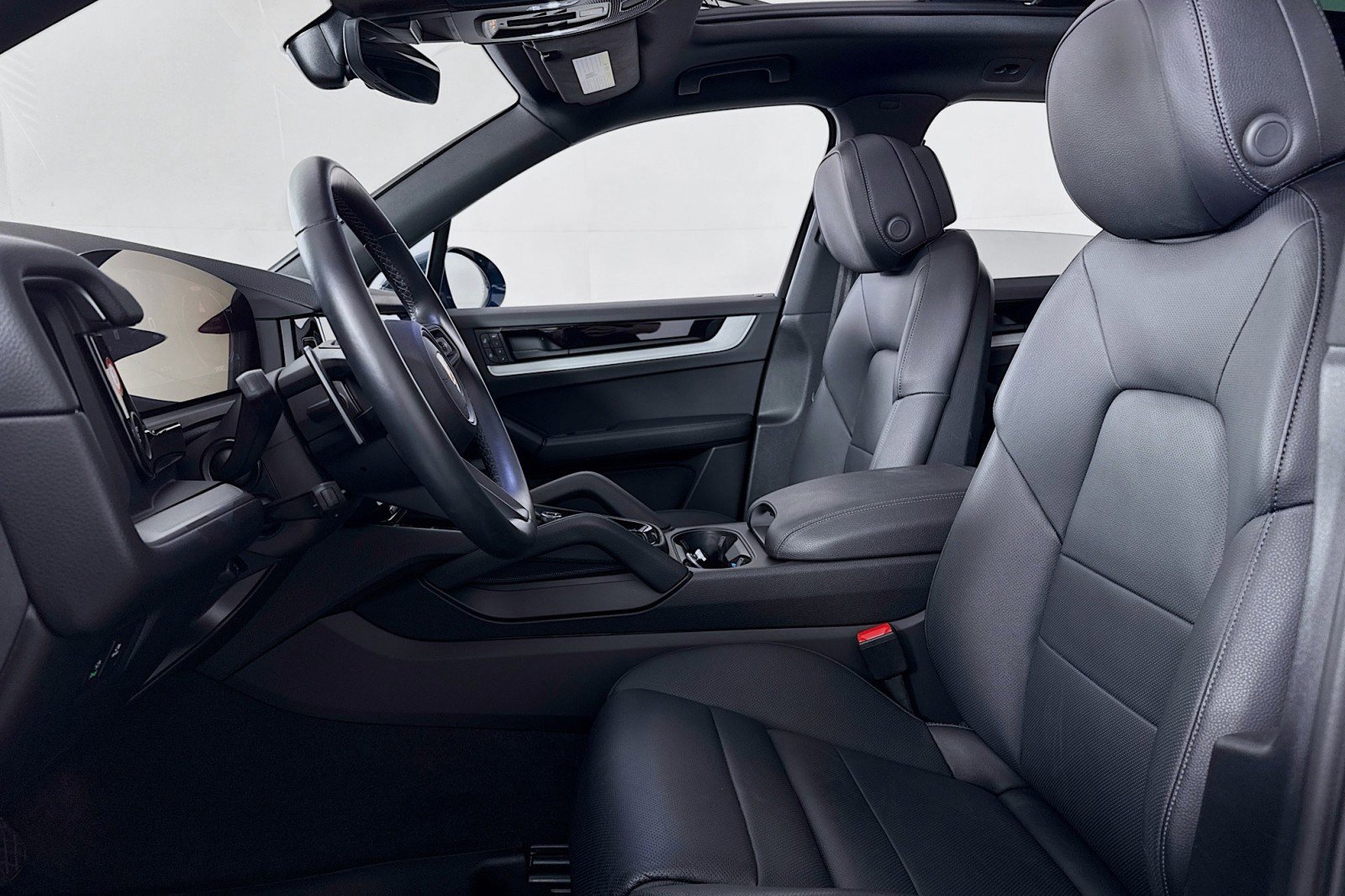 Used 2024 Porsche Cayenne AWD/4WD image 16