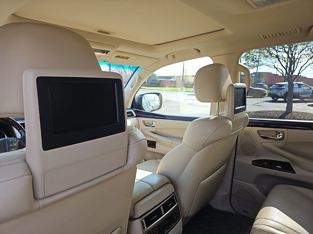 Used 2015 Lexus LX 570 4WD image 5