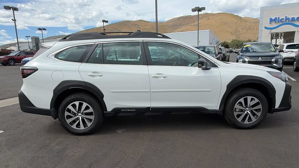 Certified 2025 Subaru Outback AWD/4WD image 2