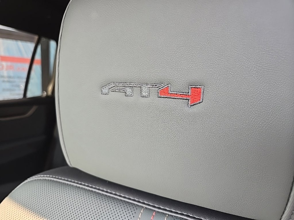 Used 2026 GMC Acadia AT4 w/ Luxury Package AWD/4WD image 45