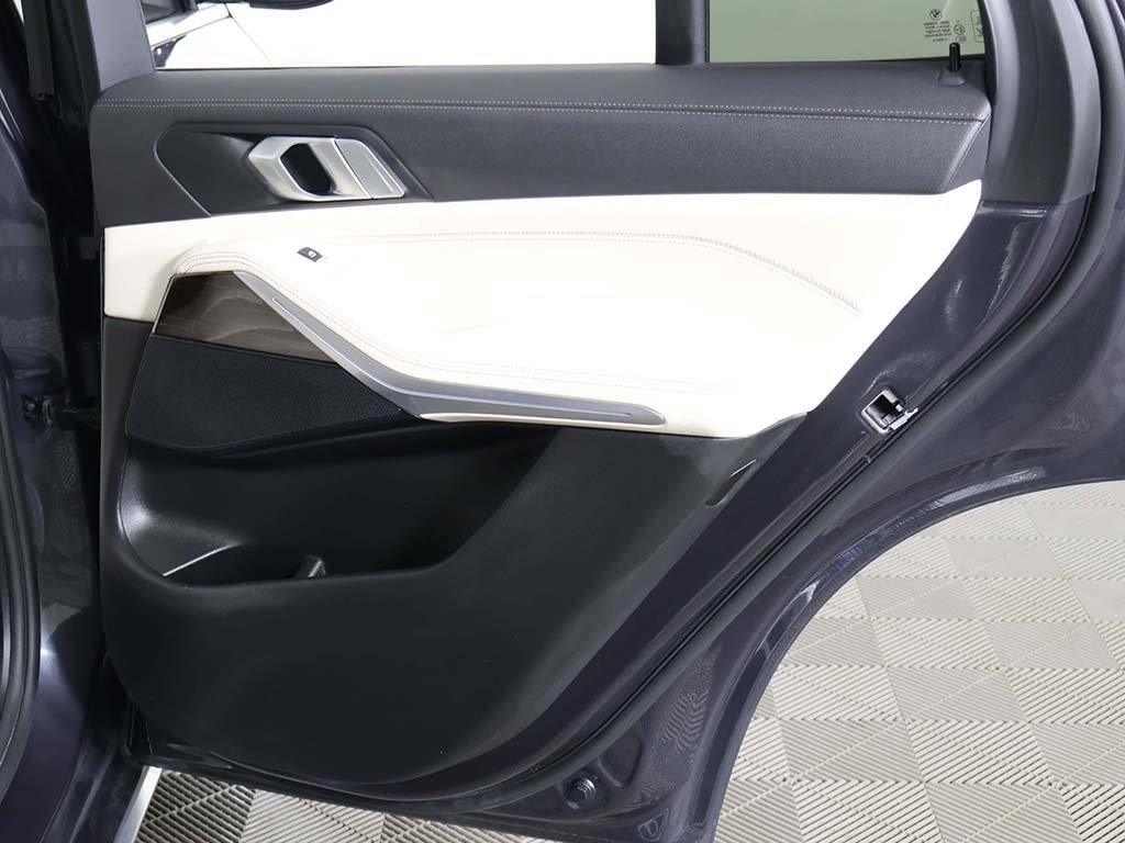Used 2021 BMW X5 xDrive40i w/ Premium Package 2 image 31