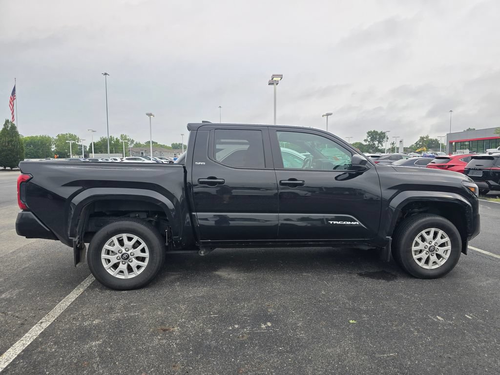 Certified 2024 Toyota Tacoma SR5 AWD/4WD image 9