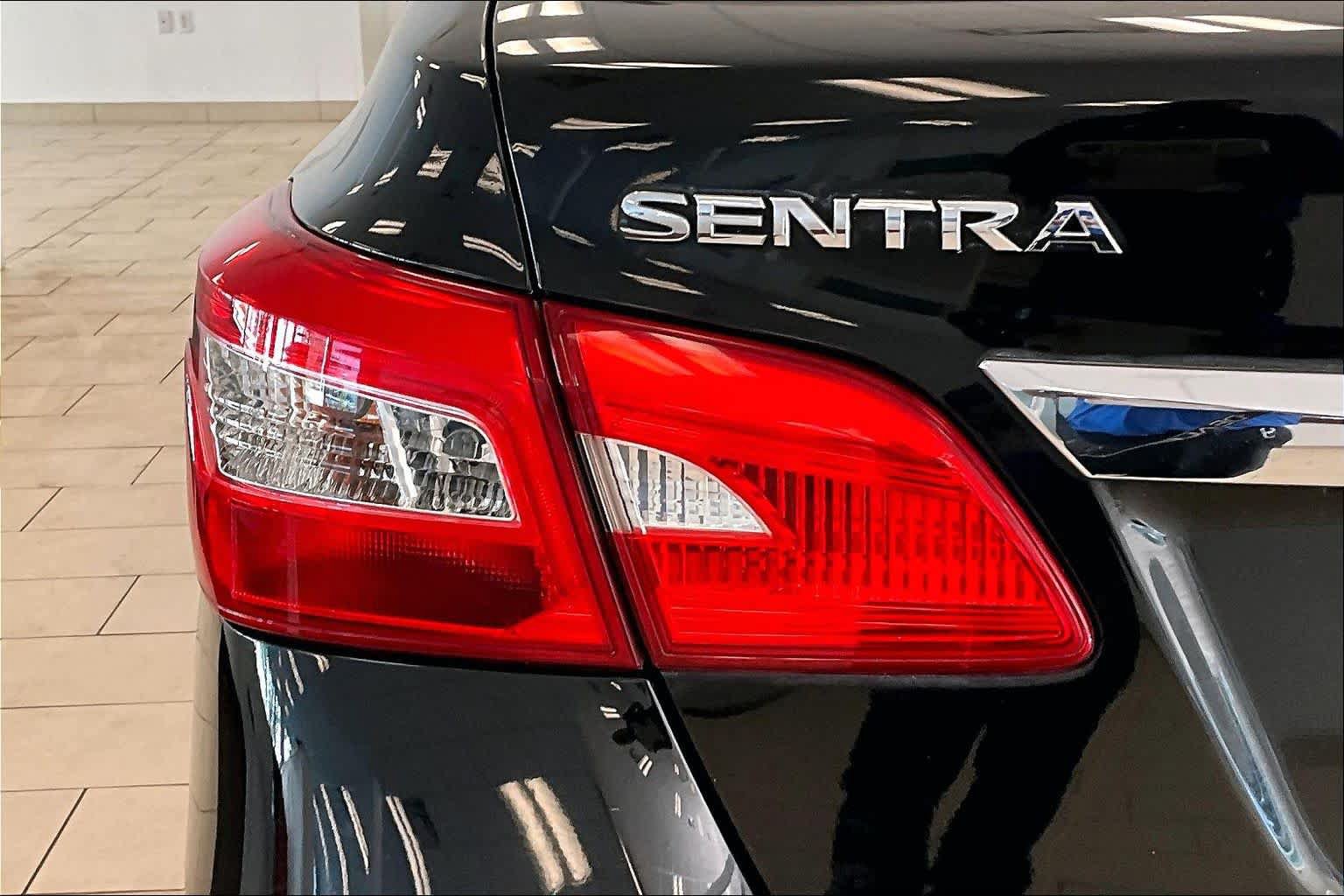 Used 2017 Nissan Sentra SV FWD image 29