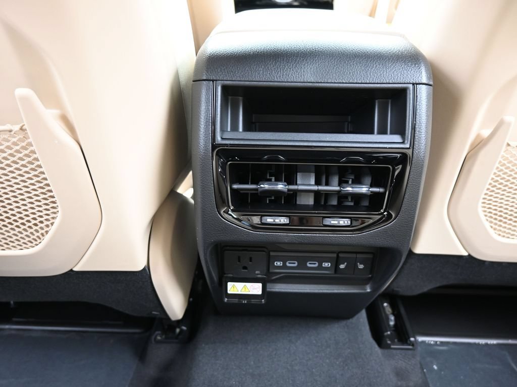 Used 2026 Jeep Grand Cherokee Limited RWD image 27